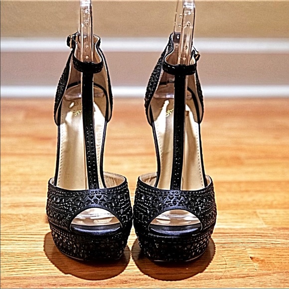 Victoria's Secret Shoes - NWOT Victoria Secret - Colin Stuart Platforms